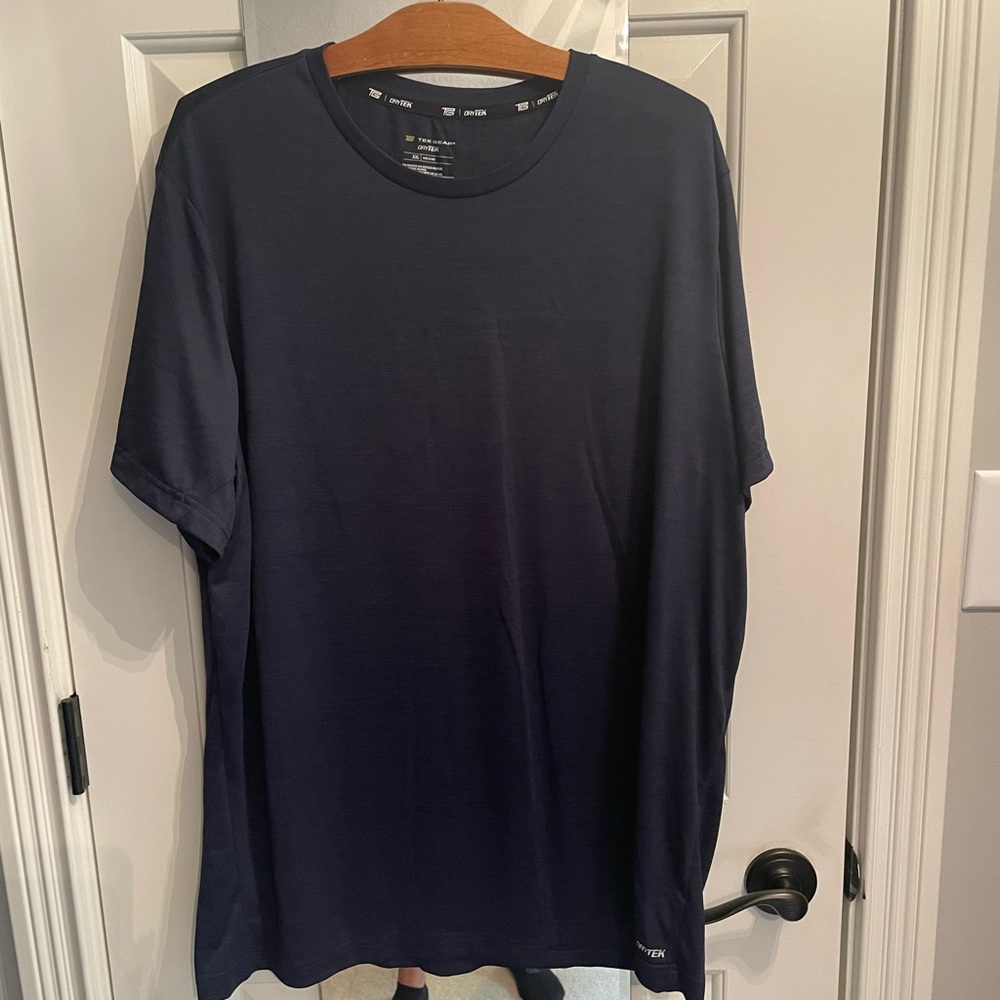 Pre-owned. Navy XXL DryTeK moisture wicking short-sleeved shirt. Size XXL